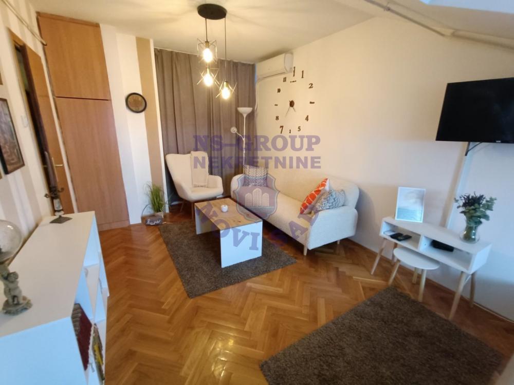 Slika 8 - Dvosoban, 61m2, Adamovićevo naselje Novi Sad